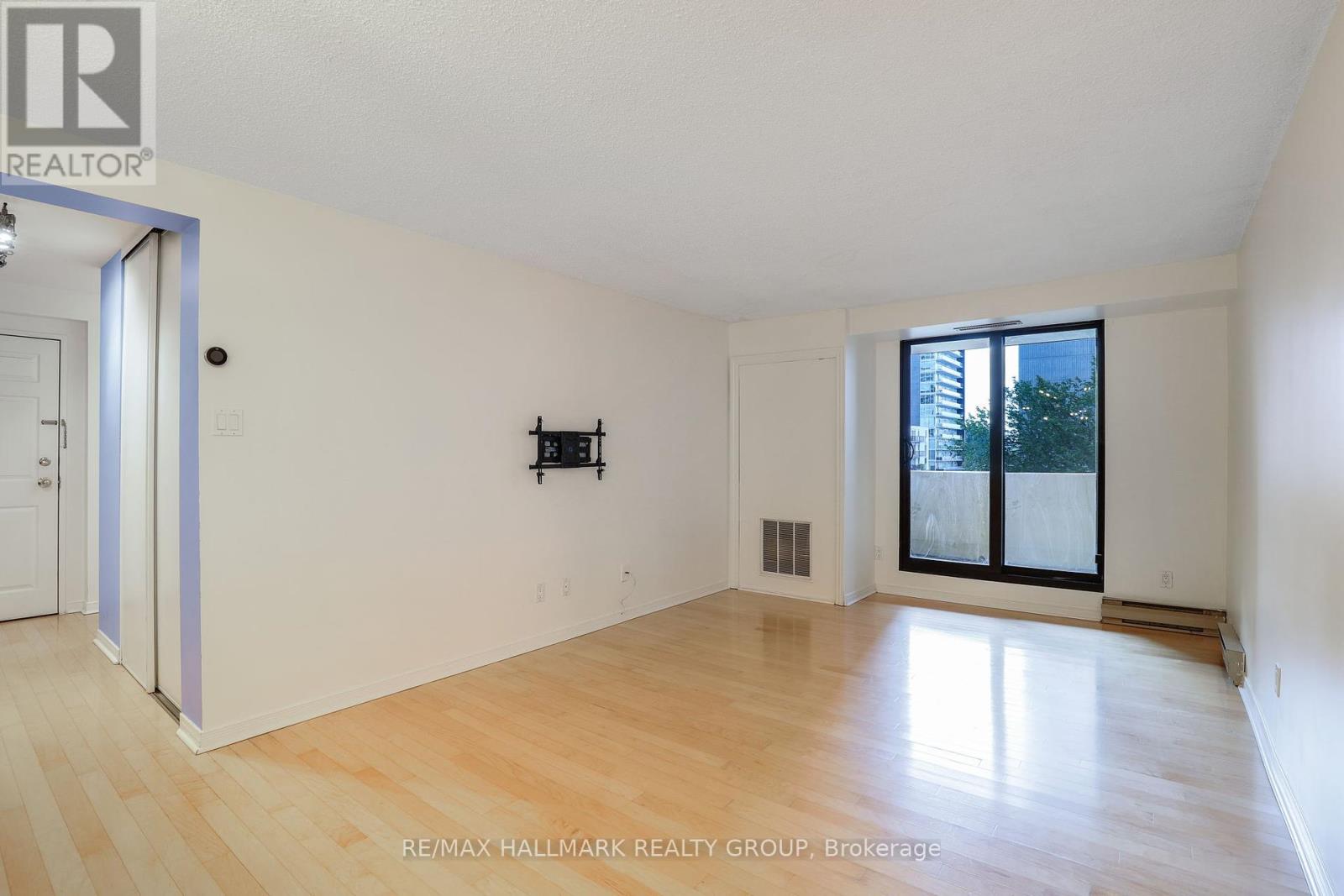 704 - 200 Bay Street, Ottawa, Ontario  K1R 7W8 - Photo 15 - X12423007
