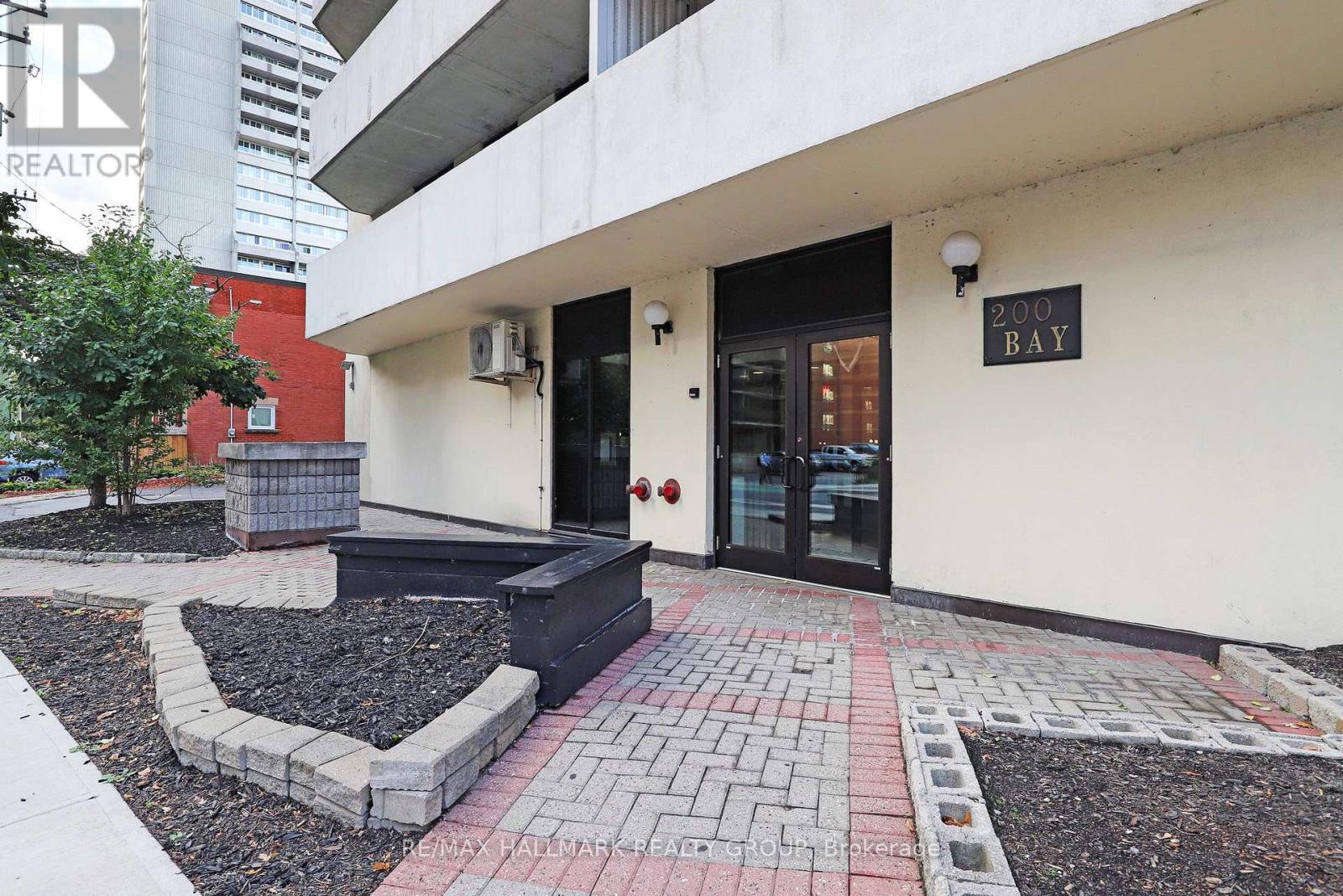 704 - 200 Bay Street, Ottawa, Ontario  K1R 7W8 - Photo 4 - X12423007