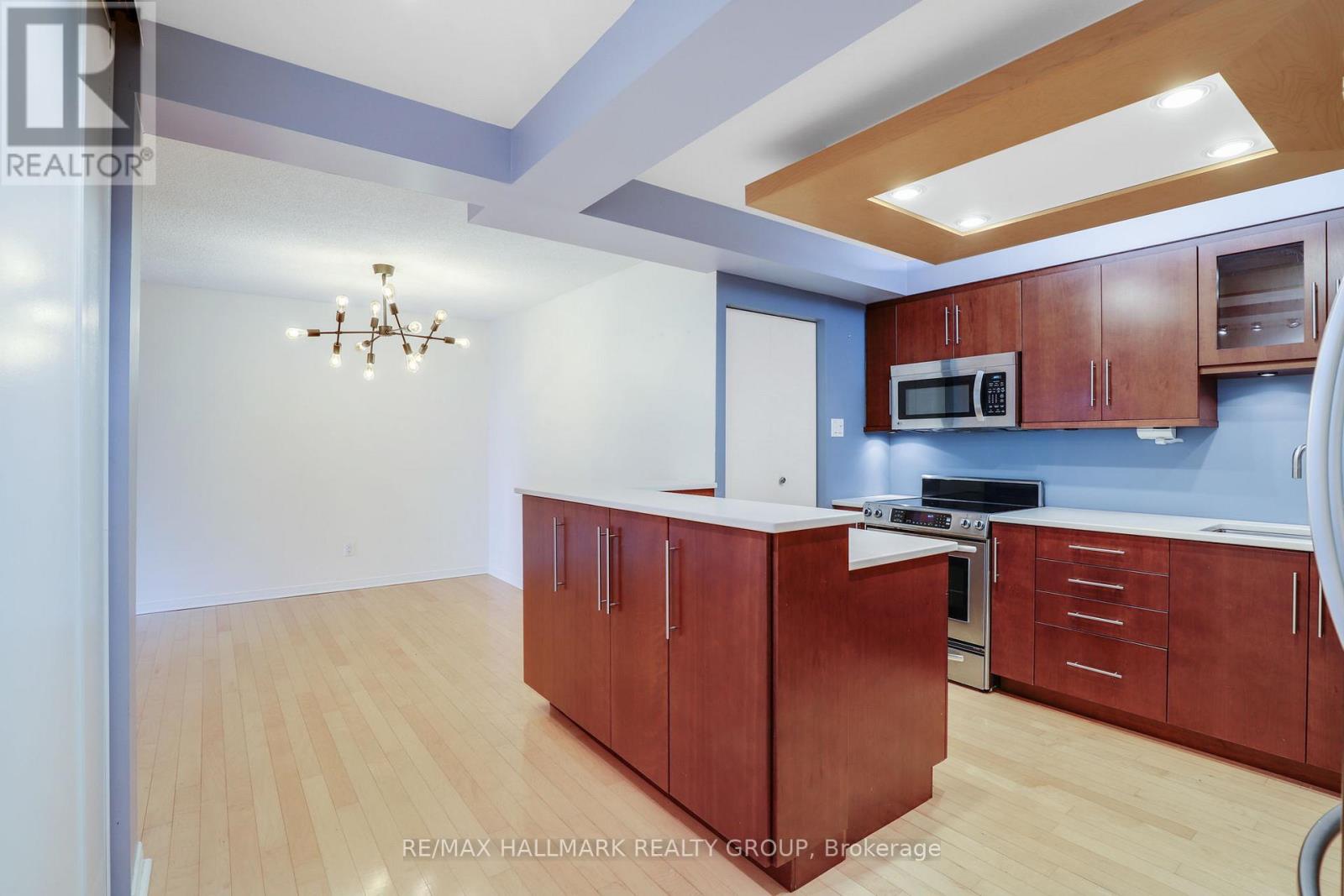 704 - 200 Bay Street, Ottawa, Ontario  K1R 7W8 - Photo 8 - X12423007
