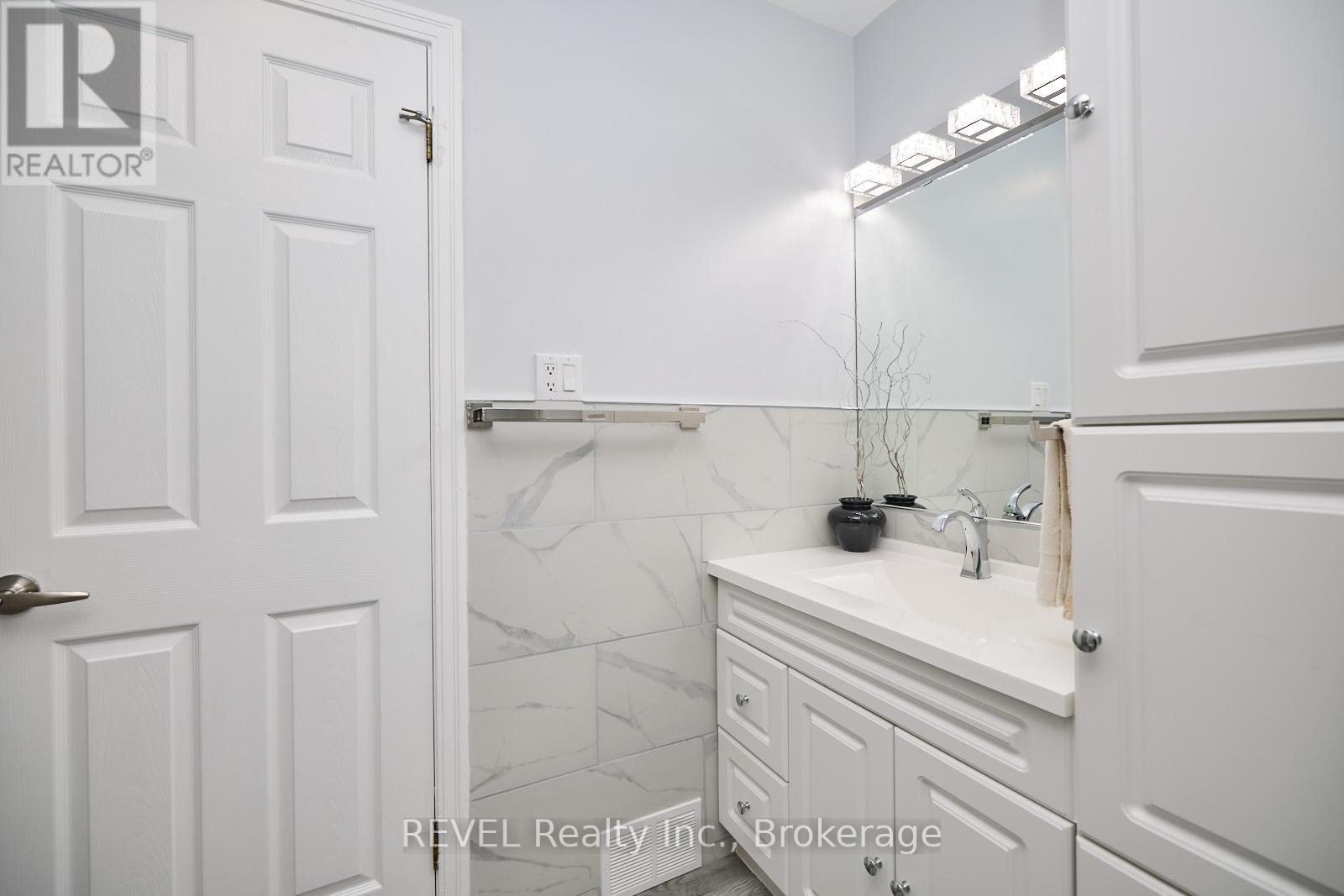 6361 Clare Crescent, Niagara Falls, Ontario  L2G 2C9 - Photo 13 - X12422988