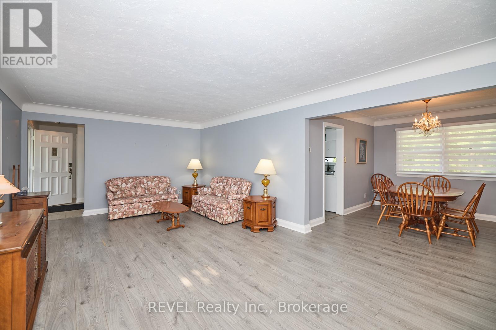 6361 Clare Crescent, Niagara Falls, Ontario  L2G 2C9 - Photo 6 - X12422988