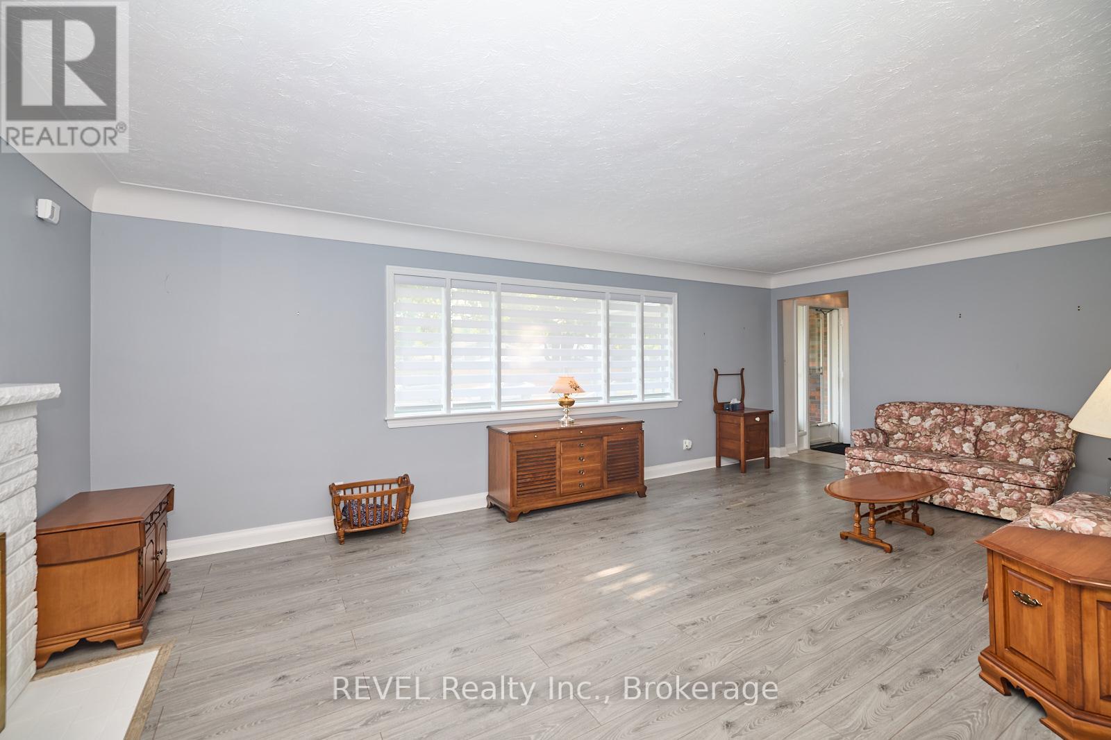 6361 Clare Crescent, Niagara Falls, Ontario  L2G 2C9 - Photo 7 - X12422988