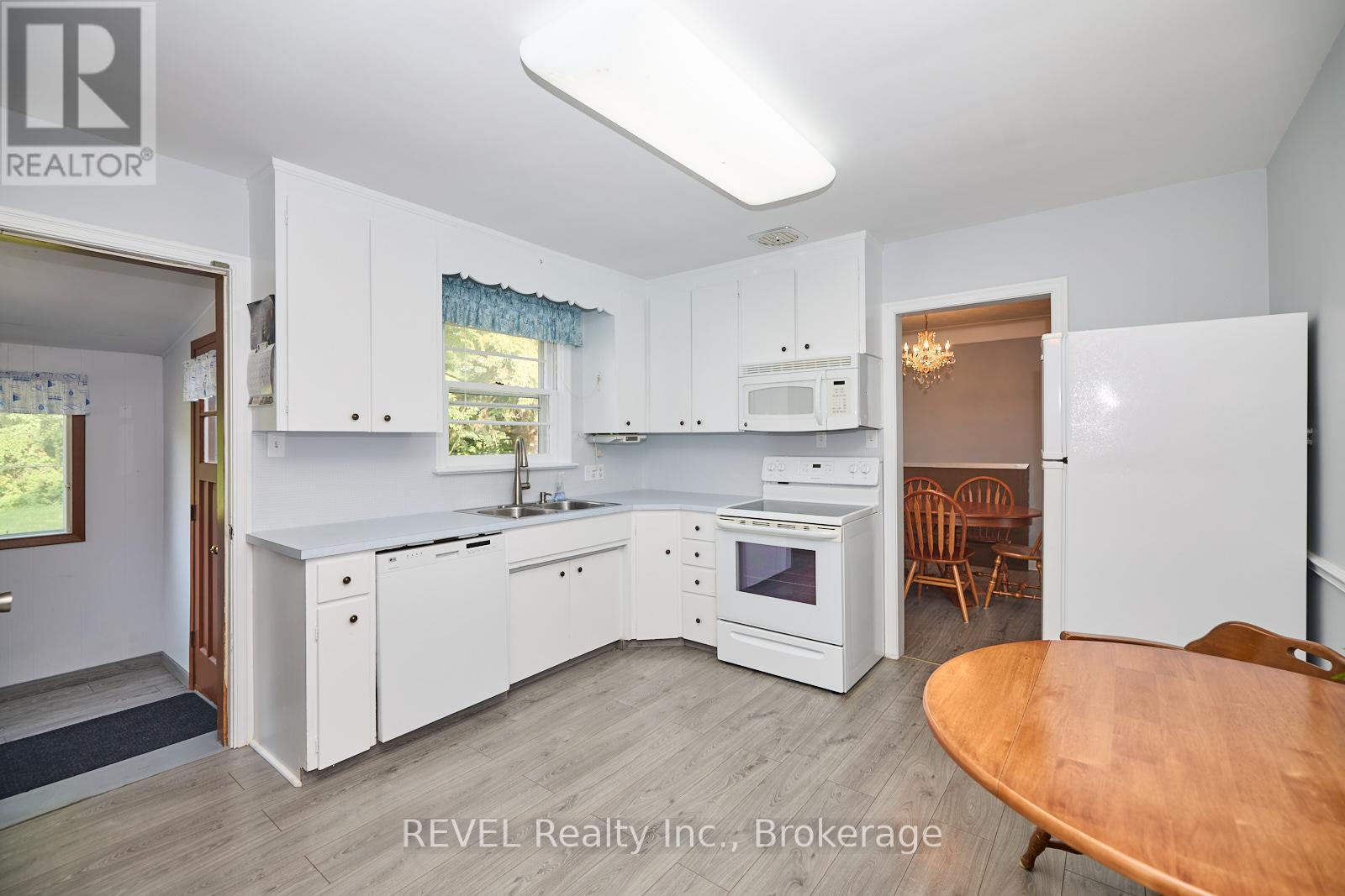 6361 Clare Crescent, Niagara Falls, Ontario  L2G 2C9 - Photo 9 - X12422988