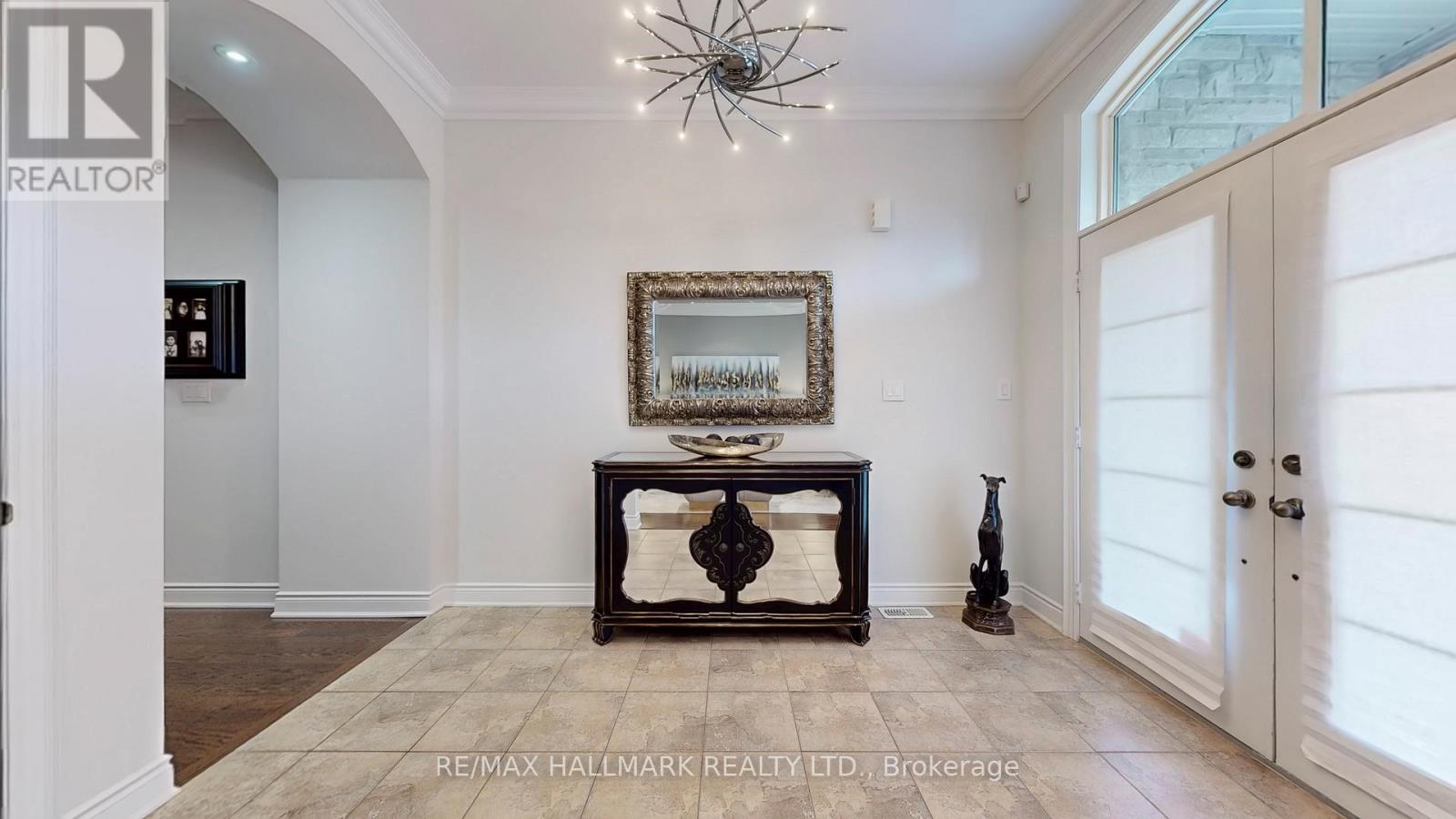 126 Sir Stevens Drive, Vaughan (Patterson), Ontario  L6A 0G6 - Photo 4 - N12422997