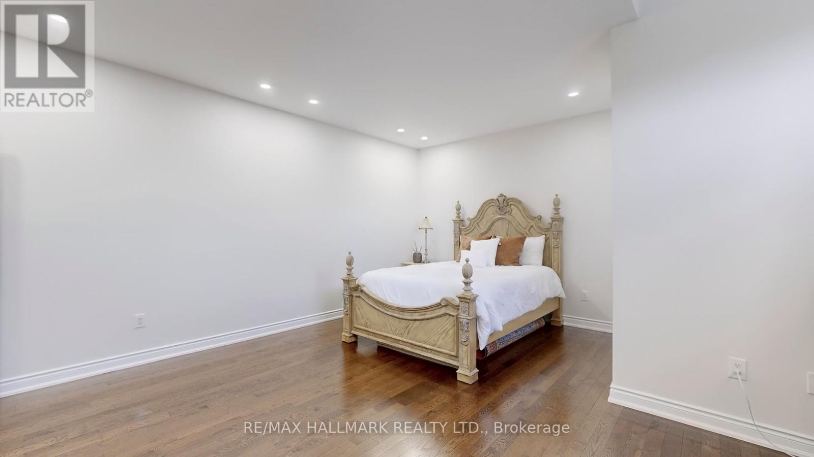 126 Sir Stevens Drive, Vaughan (Patterson), Ontario  L6A 0G6 - Photo 46 - N12422997