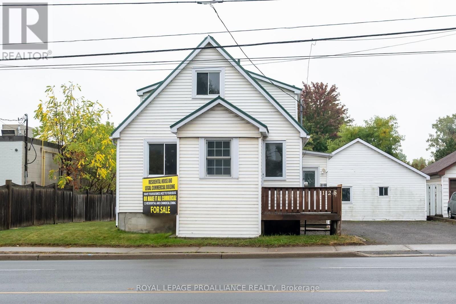 125 College Street W, Belleville (Belleville Ward), Ontario  K8P 2G3 - Photo 1 - X12423073