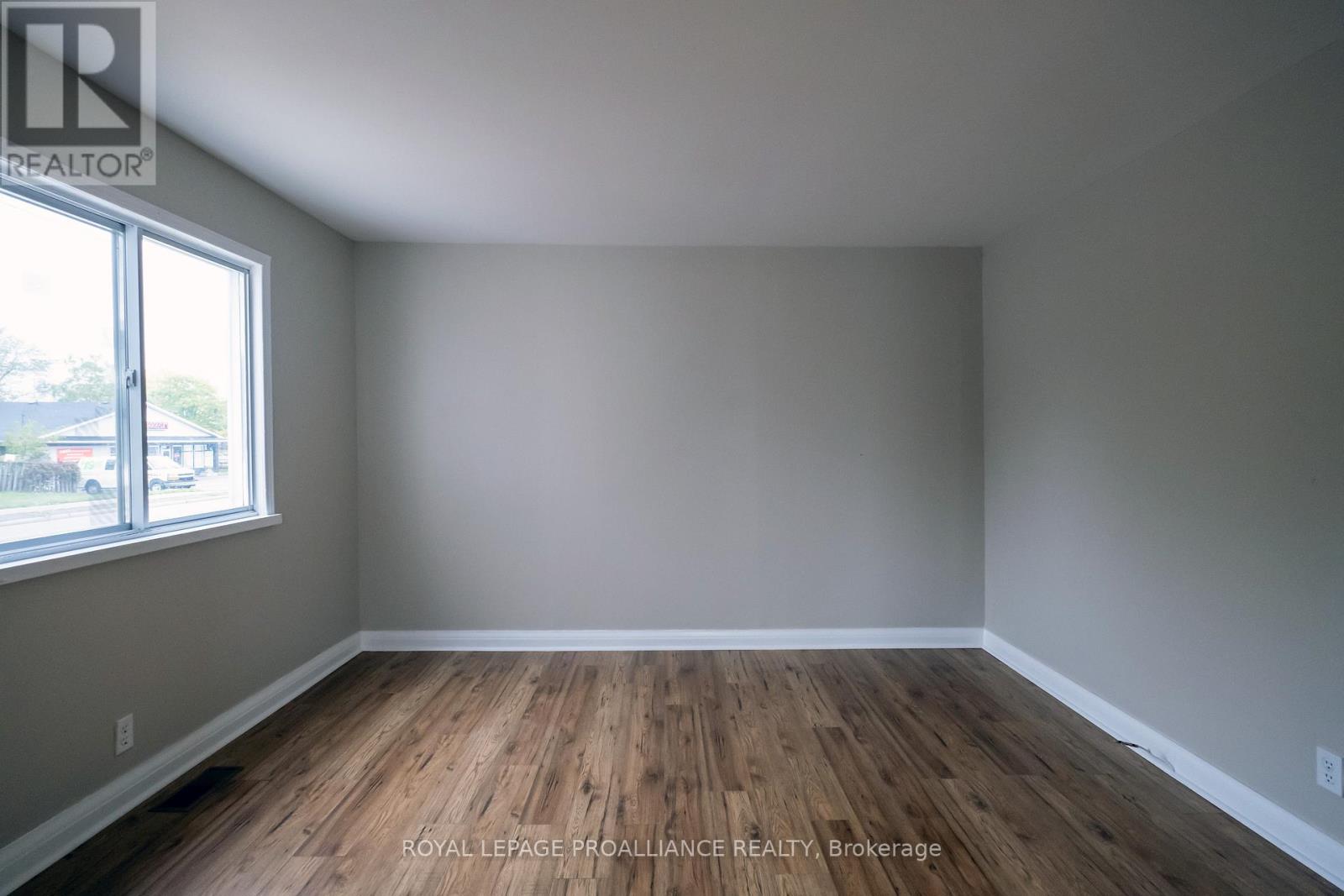 125 College Street W, Belleville (Belleville Ward), Ontario  K8P 2G3 - Photo 14 - X12423073