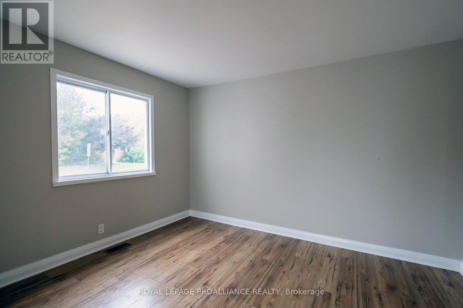 125 College Street W, Belleville (Belleville Ward), Ontario  K8P 2G3 - Photo 15 - X12423073