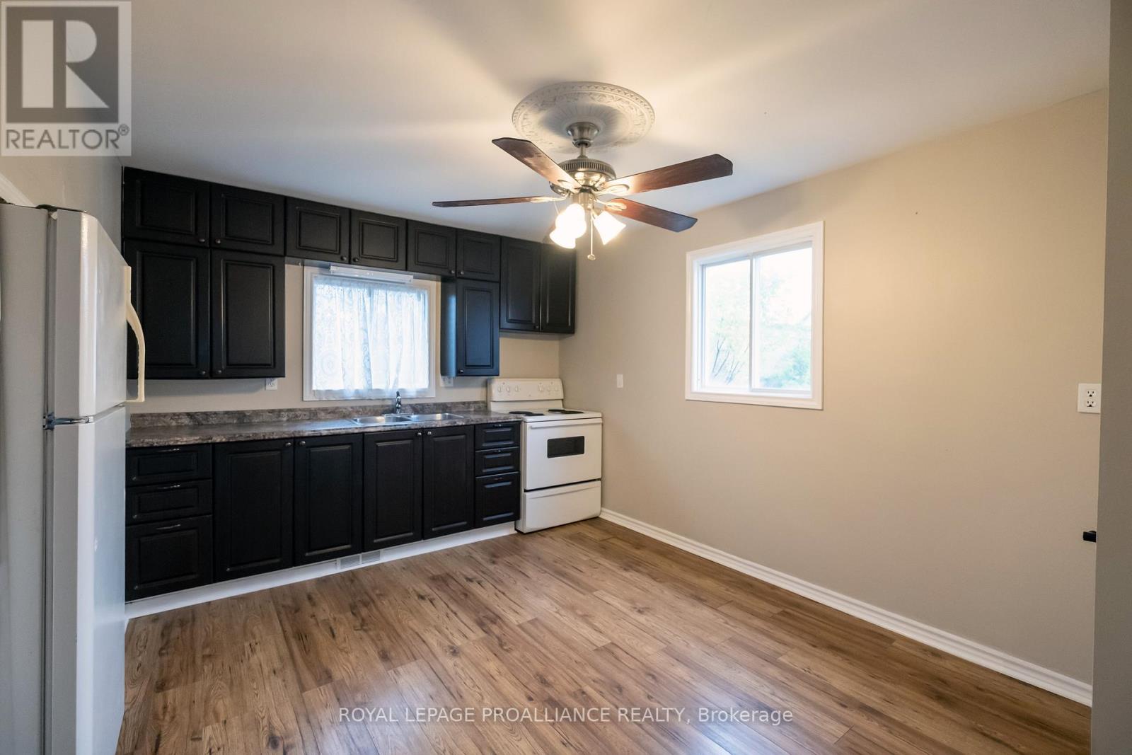 125 College Street W, Belleville (Belleville Ward), Ontario  K8P 2G3 - Photo 17 - X12423073