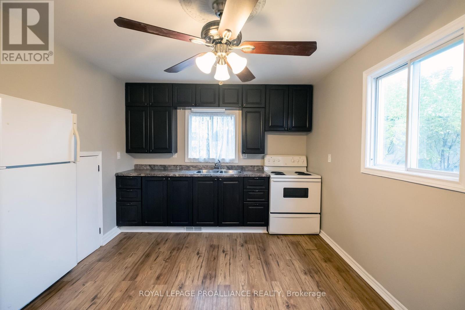125 College Street W, Belleville (Belleville Ward), Ontario  K8P 2G3 - Photo 18 - X12423073