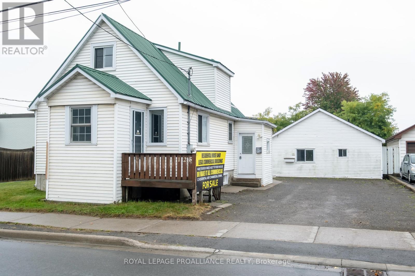 125 College Street W, Belleville (Belleville Ward), Ontario  K8P 2G3 - Photo 2 - X12423073