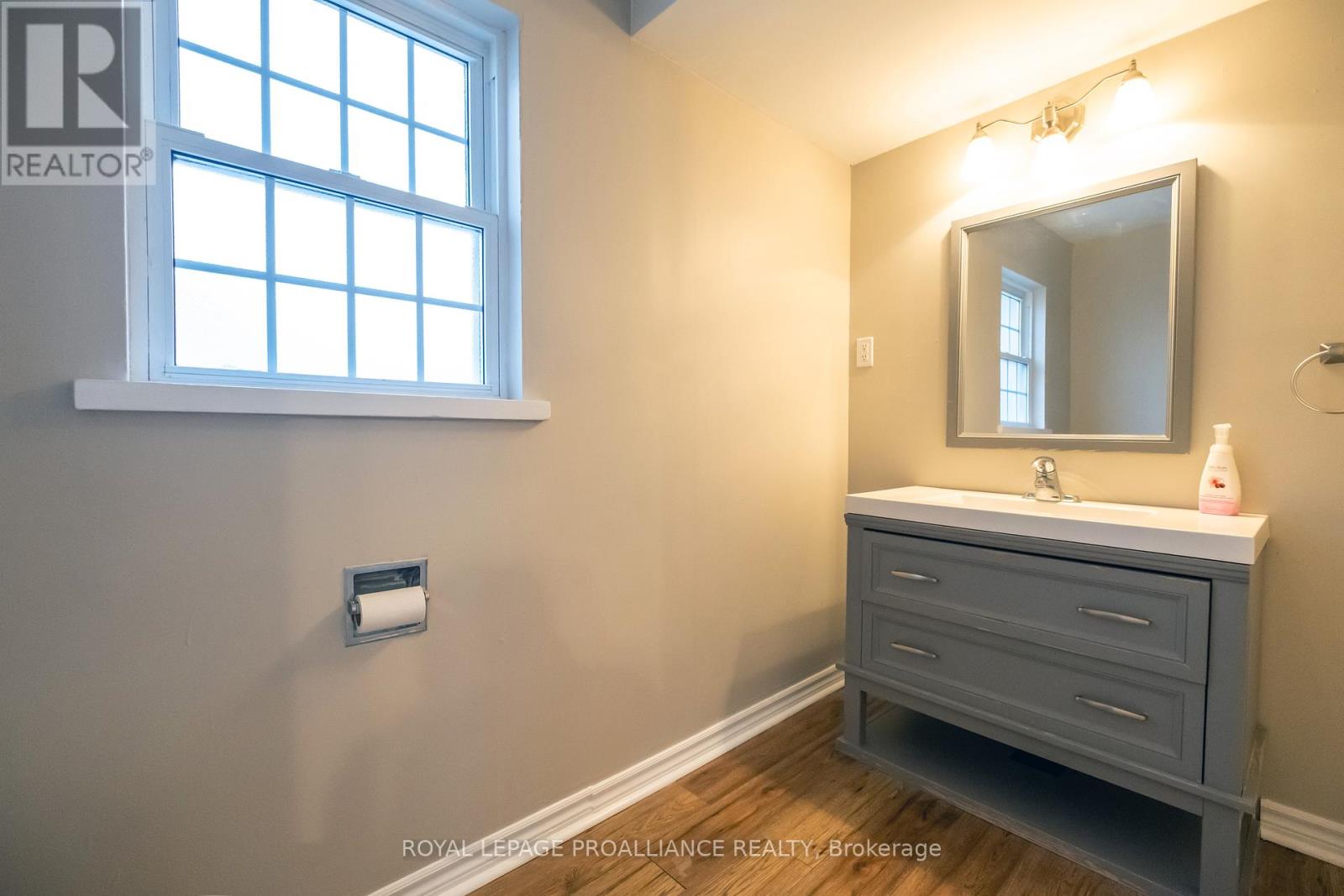 125 College Street W, Belleville (Belleville Ward), Ontario  K8P 2G3 - Photo 21 - X12423073