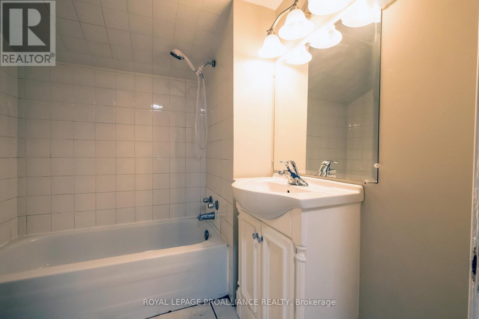 125 College Street W, Belleville (Belleville Ward), Ontario  K8P 2G3 - Photo 24 - X12423073