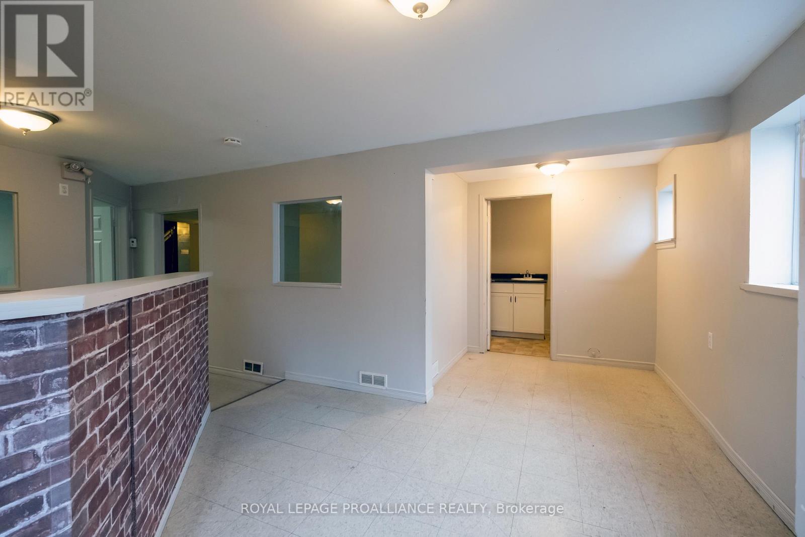 125 College Street W, Belleville (Belleville Ward), Ontario  K8P 2G3 - Photo 28 - X12423073