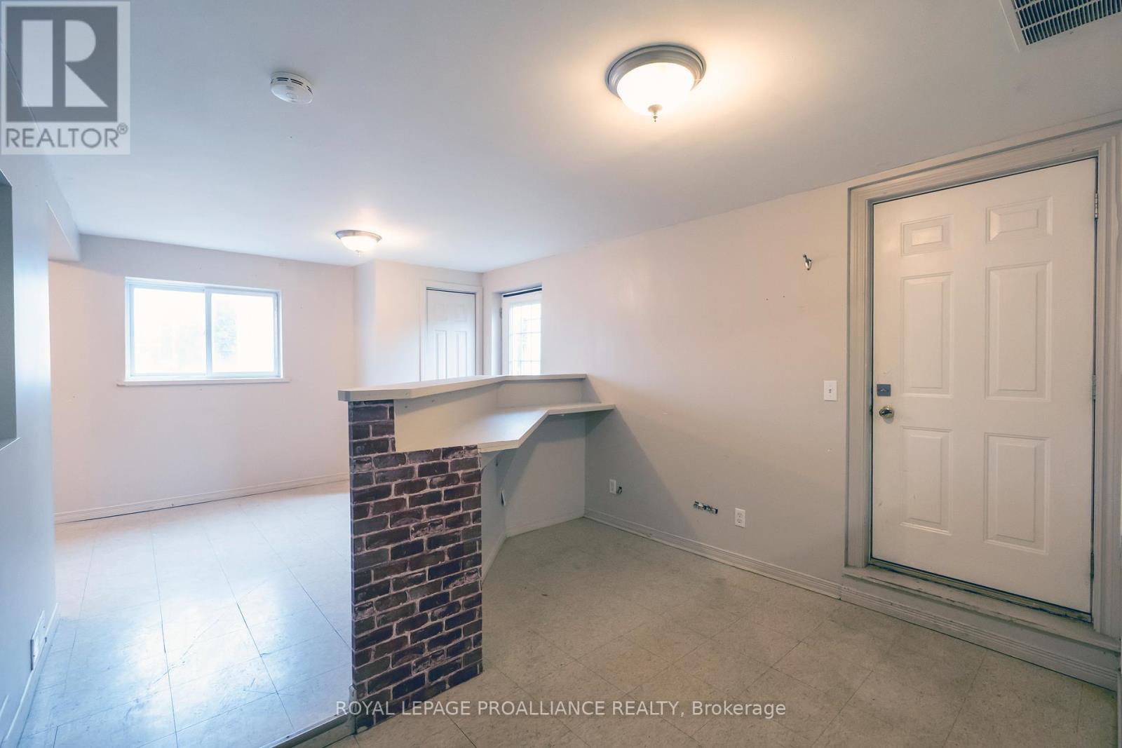 125 College Street W, Belleville (Belleville Ward), Ontario  K8P 2G3 - Photo 31 - X12423073