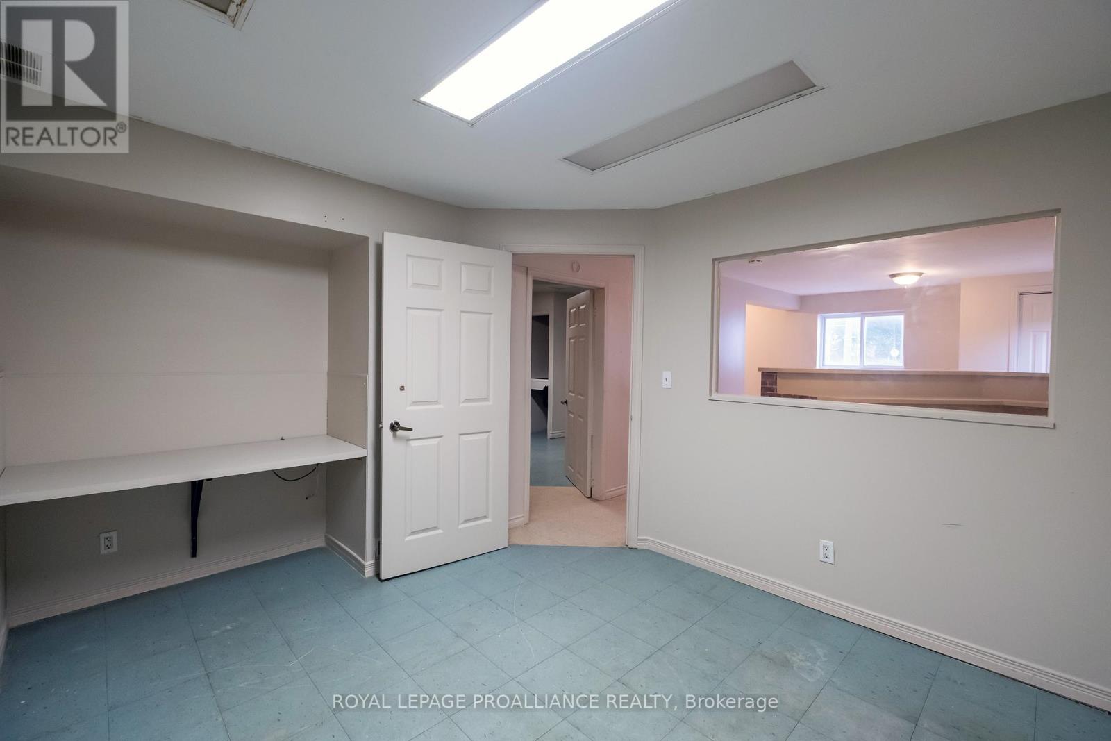 125 College Street W, Belleville (Belleville Ward), Ontario  K8P 2G3 - Photo 34 - X12423073