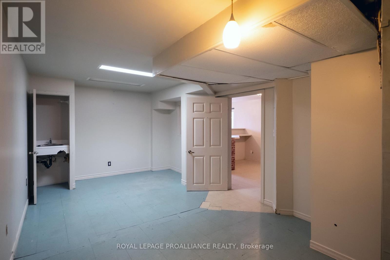 125 College Street W, Belleville (Belleville Ward), Ontario  K8P 2G3 - Photo 35 - X12423073