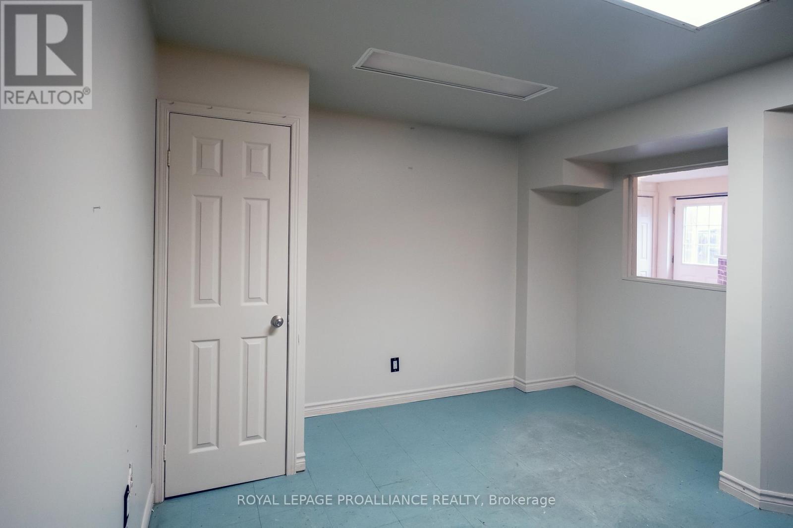 125 College Street W, Belleville (Belleville Ward), Ontario  K8P 2G3 - Photo 36 - X12423073
