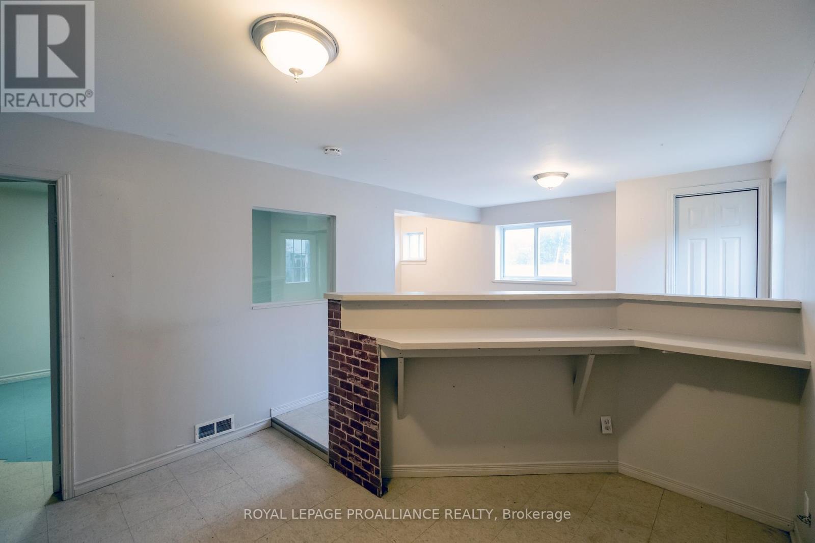 125 College Street W, Belleville (Belleville Ward), Ontario  K8P 2G3 - Photo 38 - X12423073