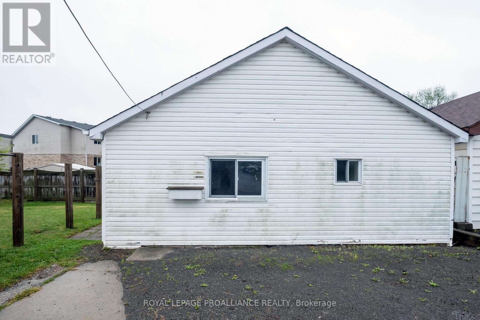 125 College Street W, Belleville (Belleville Ward), Ontario  K8P 2G3 - Photo 4 - X12423073