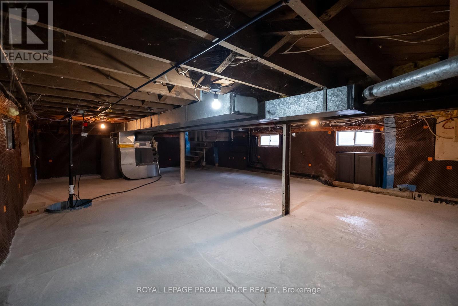 125 College Street W, Belleville (Belleville Ward), Ontario  K8P 2G3 - Photo 42 - X12423073