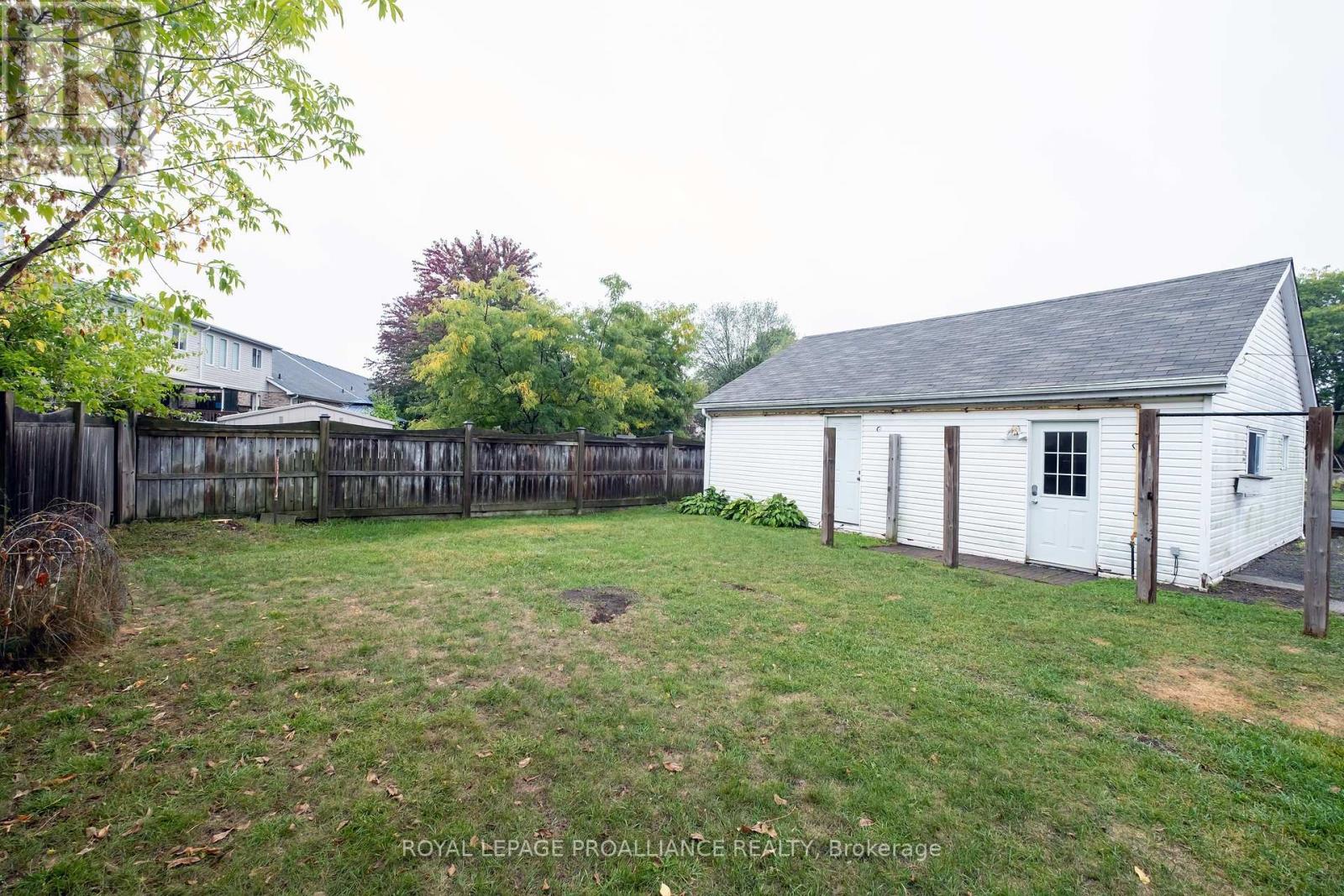 125 College Street W, Belleville (Belleville Ward), Ontario  K8P 2G3 - Photo 6 - X12423073