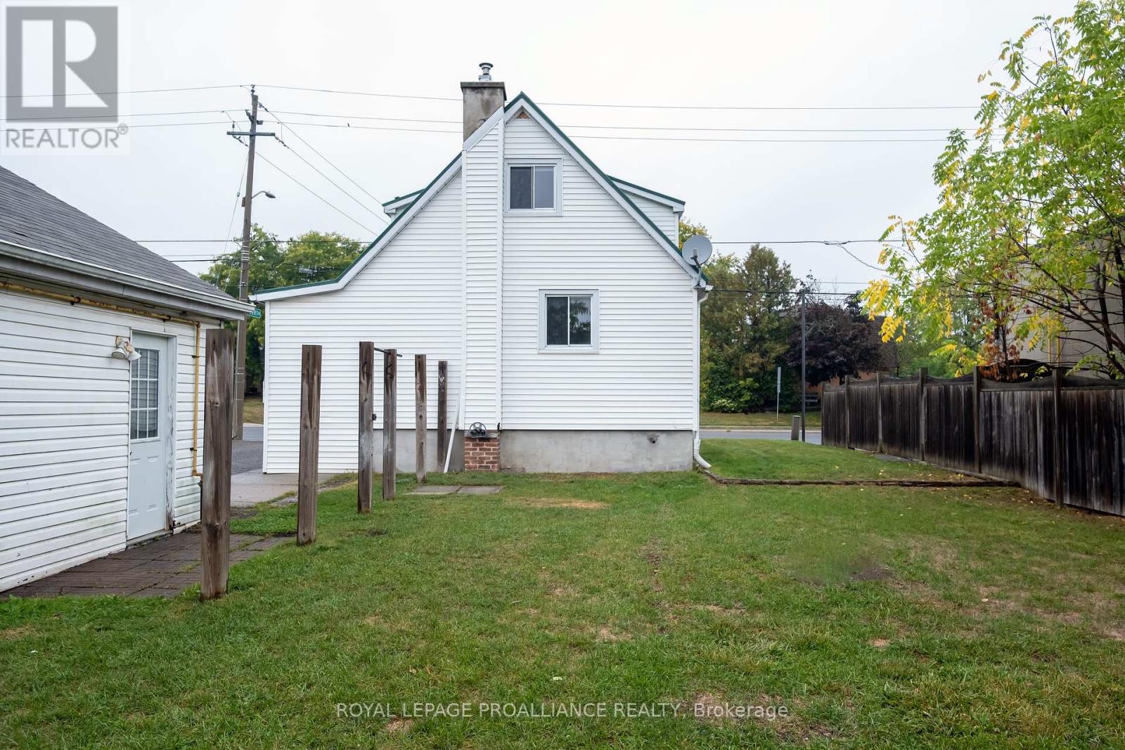 125 College Street W, Belleville (Belleville Ward), Ontario  K8P 2G3 - Photo 7 - X12423073