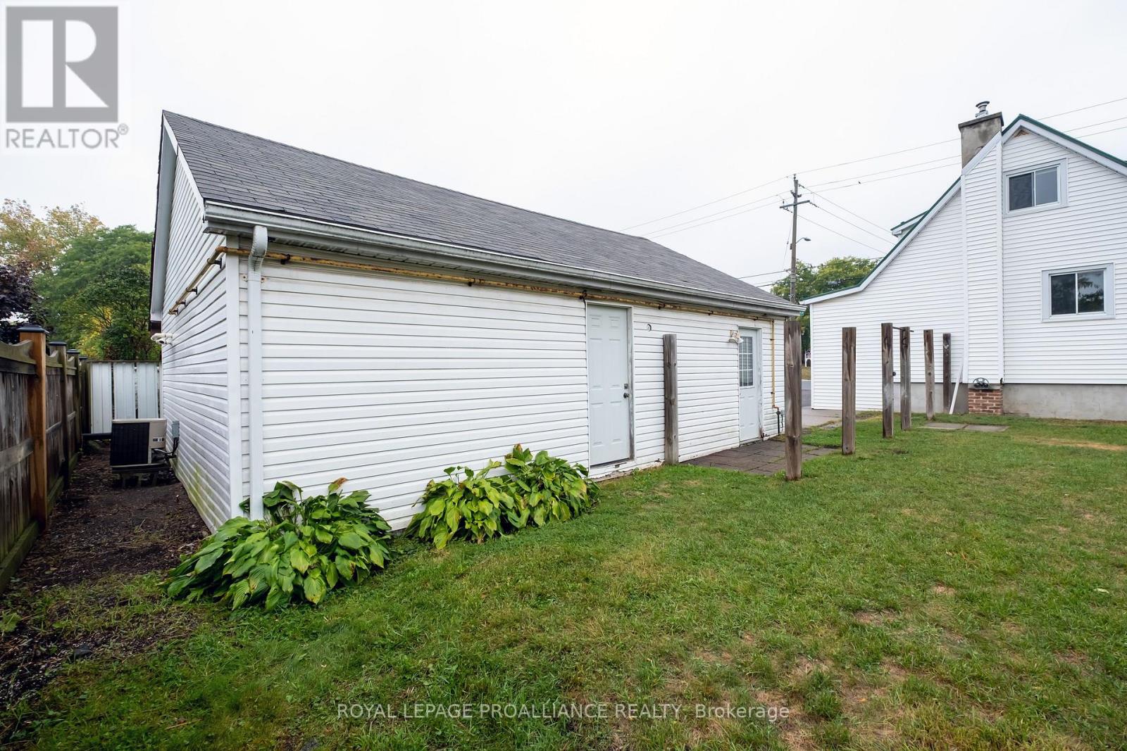 125 College Street W, Belleville (Belleville Ward), Ontario  K8P 2G3 - Photo 8 - X12423073