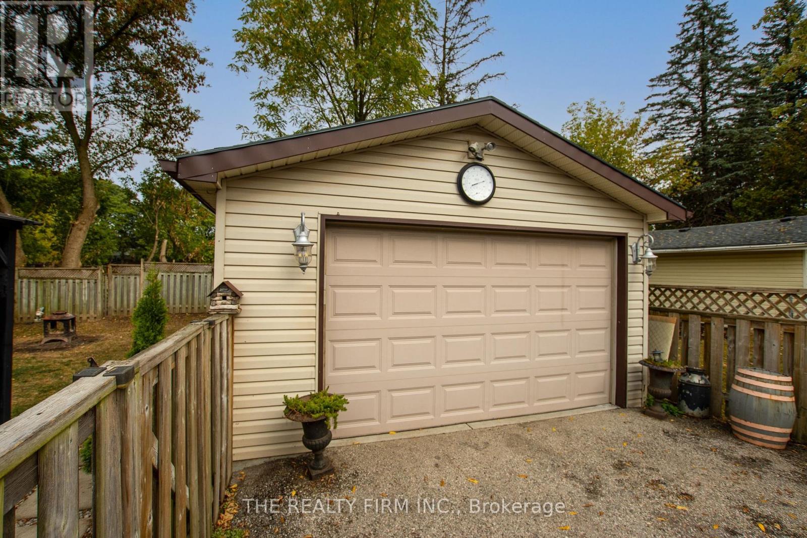 1948 Duluth Crescent, London East (East I), Ontario  N5V 1H7 - Photo 23 - X12423028