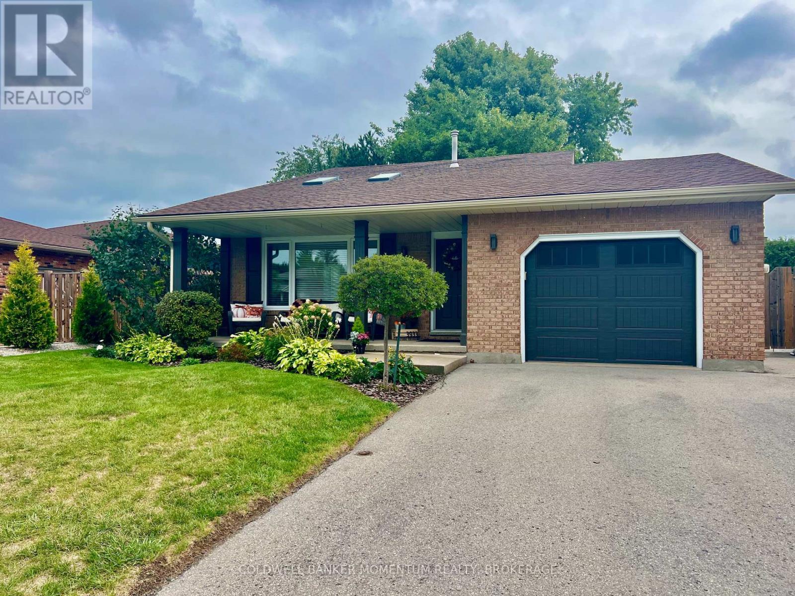 3933 Vineyard Crescent, Lincoln, Ontario  L0R 2C0 - Photo 1 - X12423013