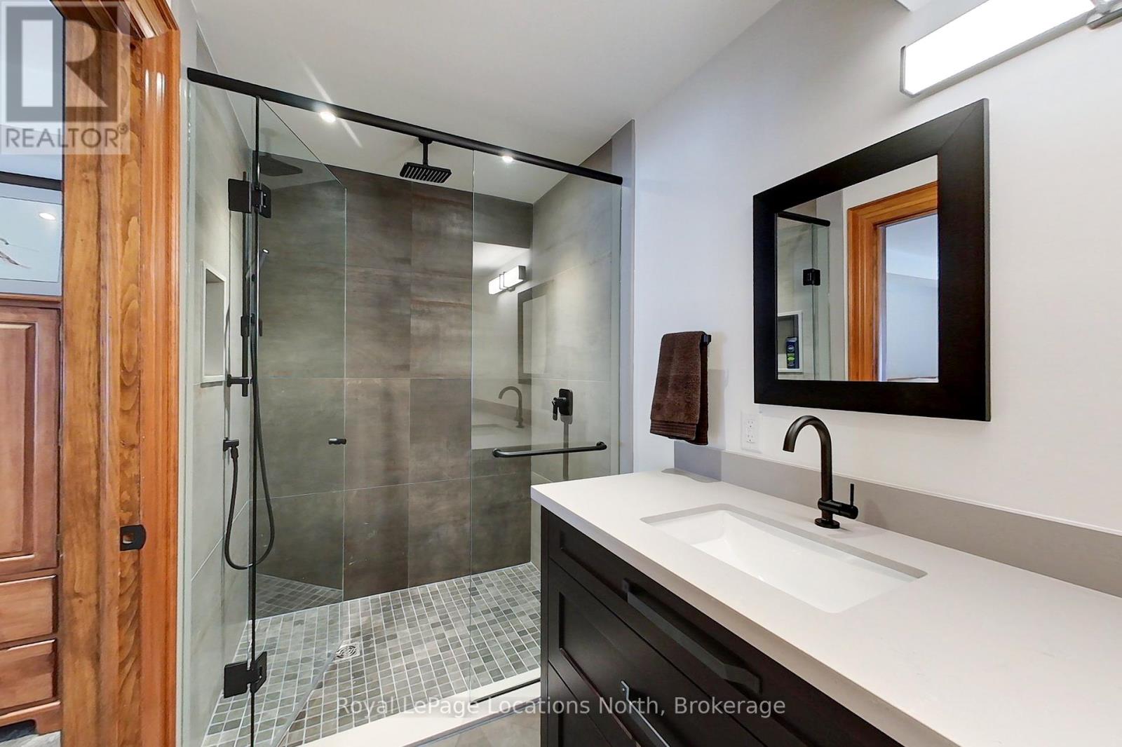 164 Wensley Drive, Blue Mountains, Ontario  N0H 1J0 - Photo 13 - X12423034