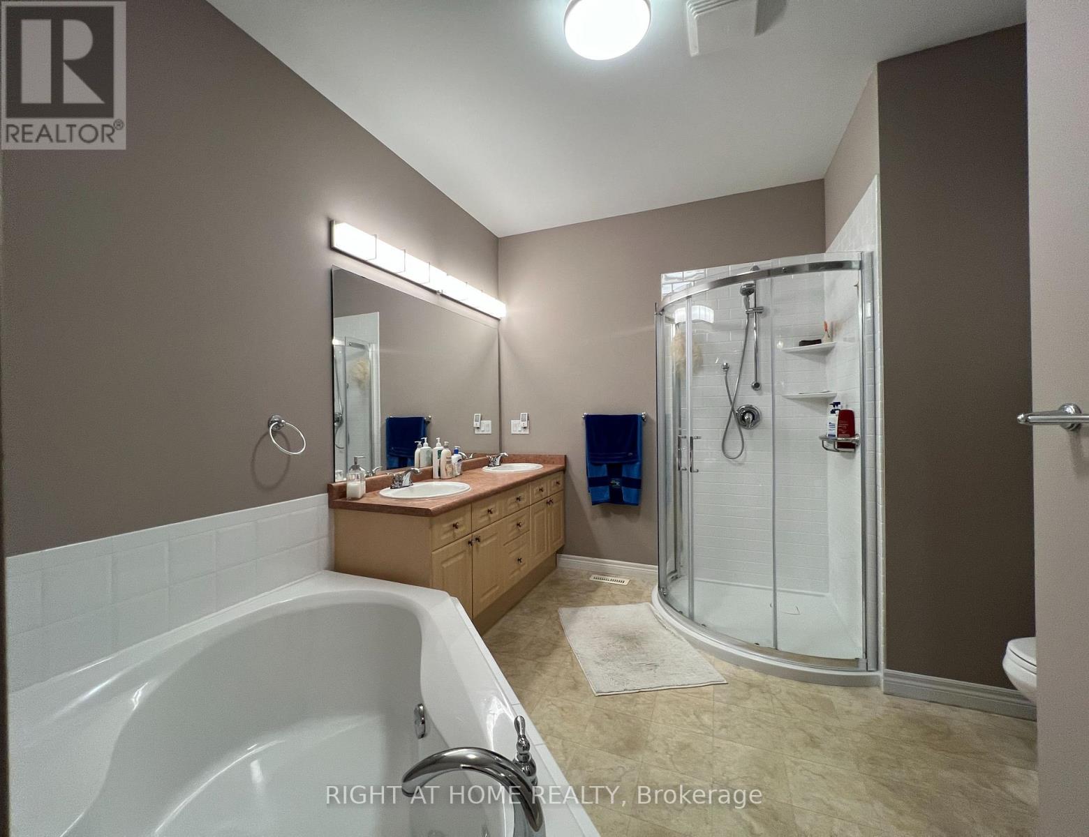 7 - 1574 Richmond Street, London North, Ontario  N6G 5H7 - Photo 10 - X12422991