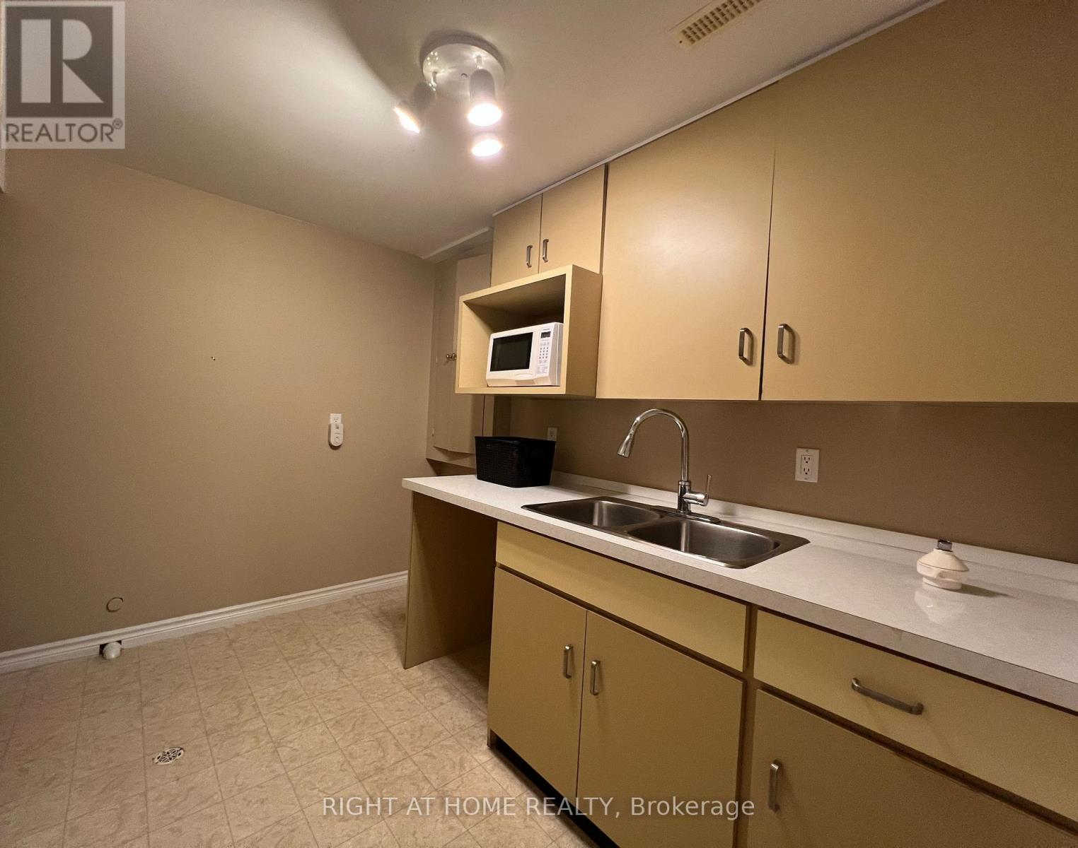 7 - 1574 Richmond Street, London North, Ontario  N6G 5H7 - Photo 16 - X12422991