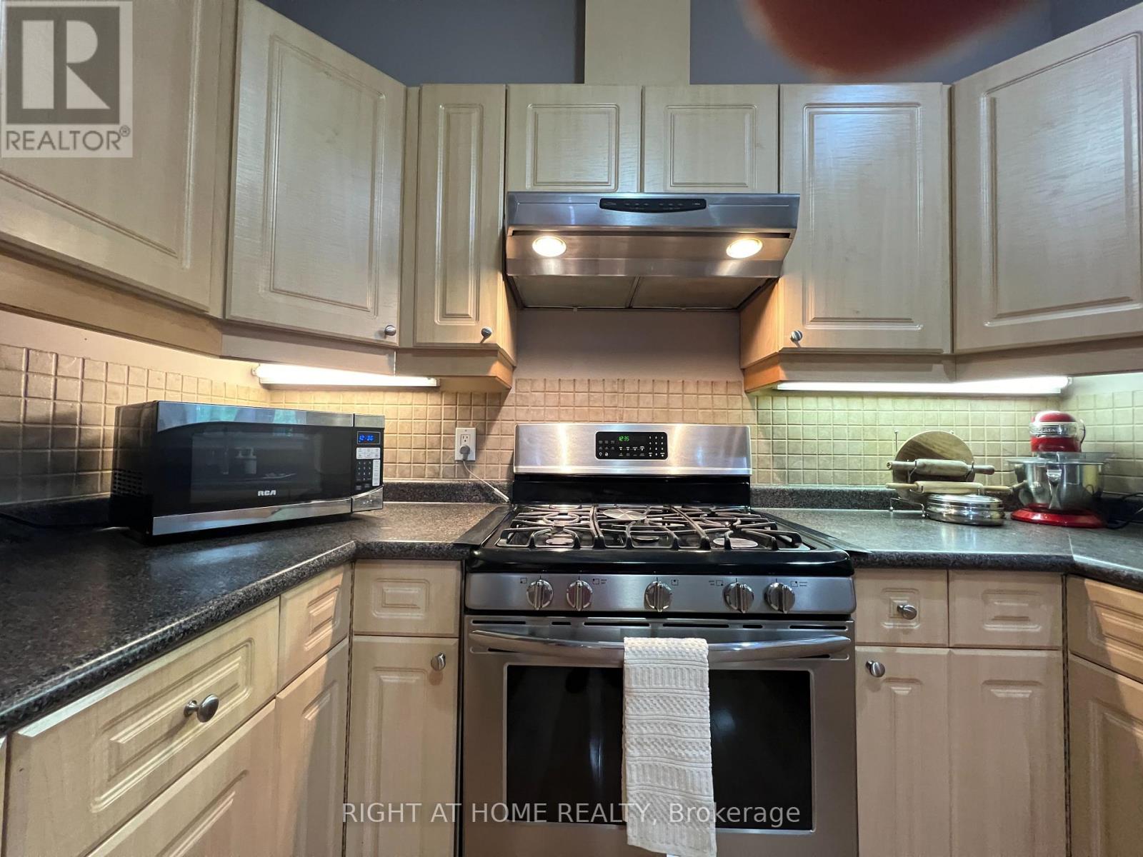 Property at 7 - 1574 RICHMOND STREET image 5
