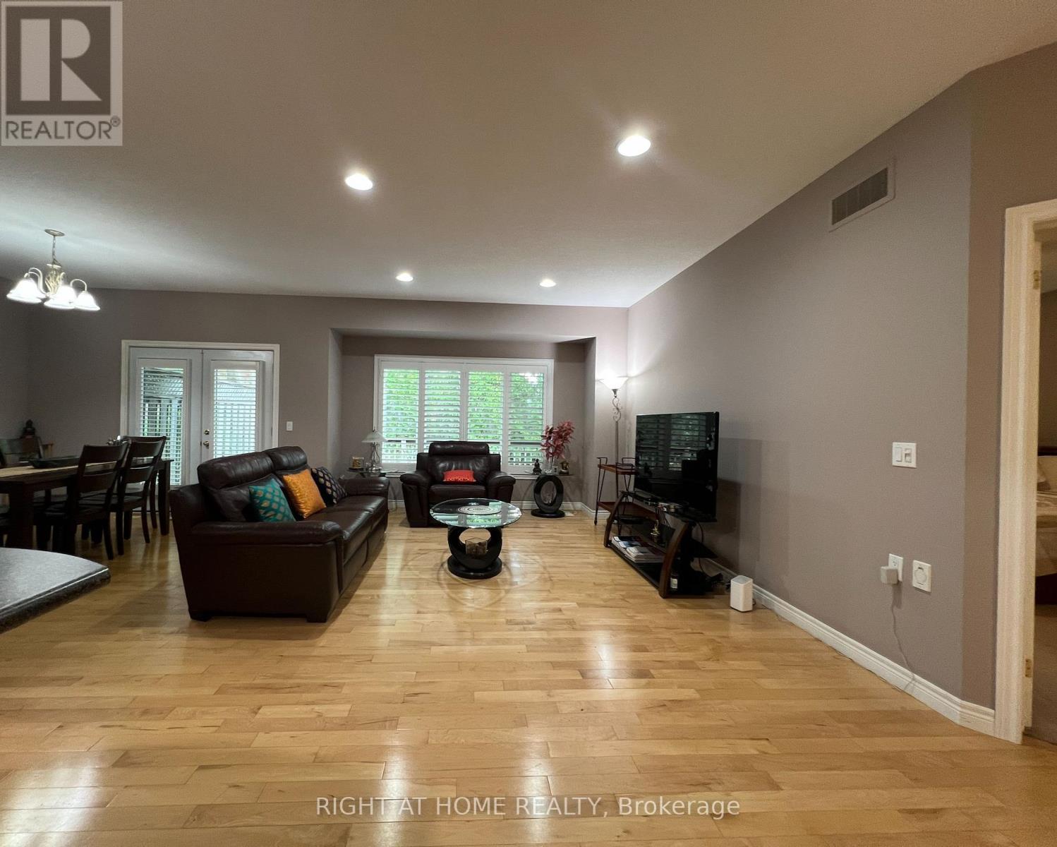7 - 1574 Richmond Street, London North, Ontario  N6G 5H7 - Photo 6 - X12422991