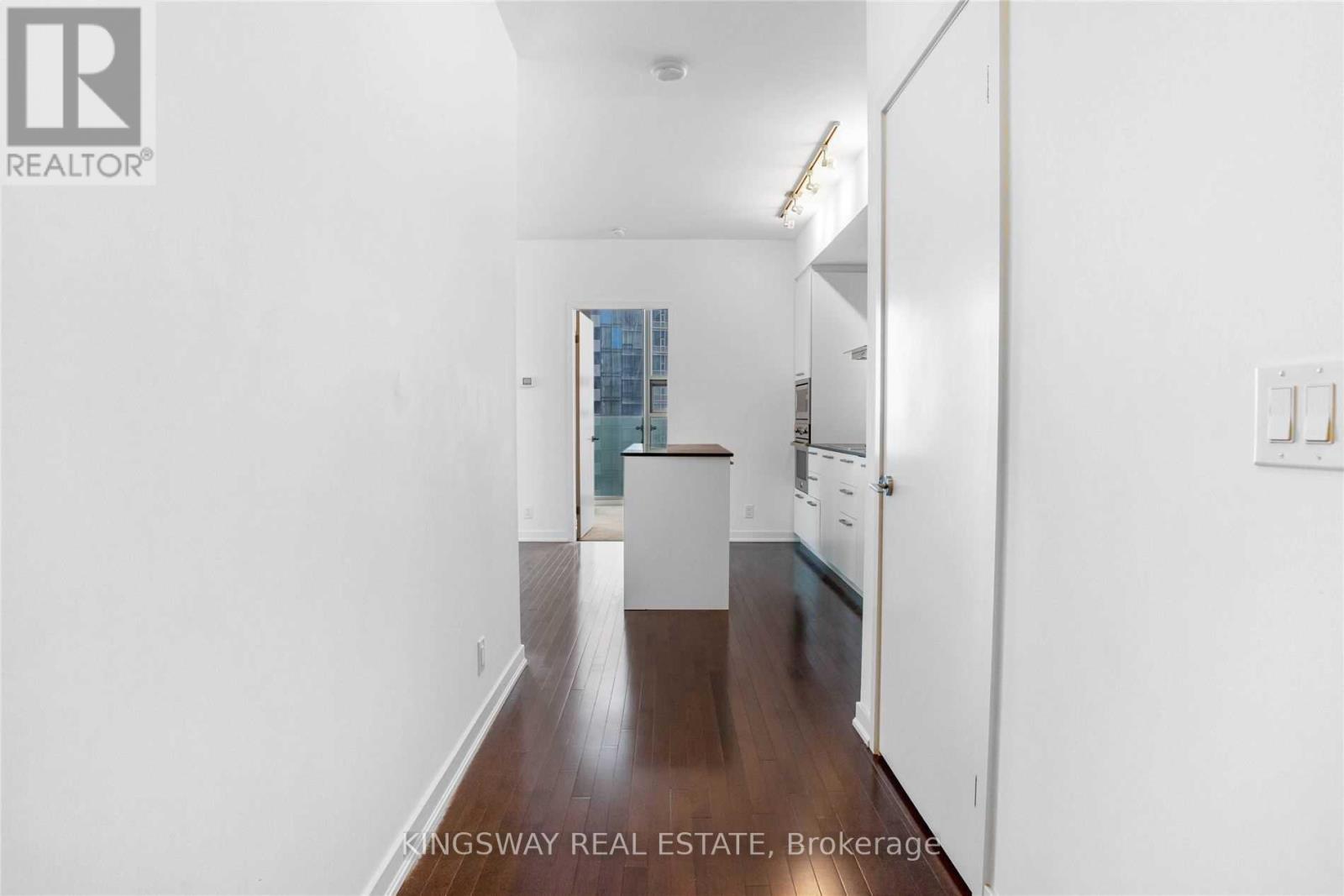 1802 - 14 York Street, Toronto, Ontario  M5J 2Z2 - Photo 3 - C12423062