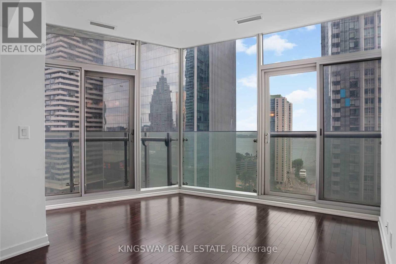 1802 - 14 York Street, Toronto, Ontario  M5J 2Z2 - Photo 6 - C12423062