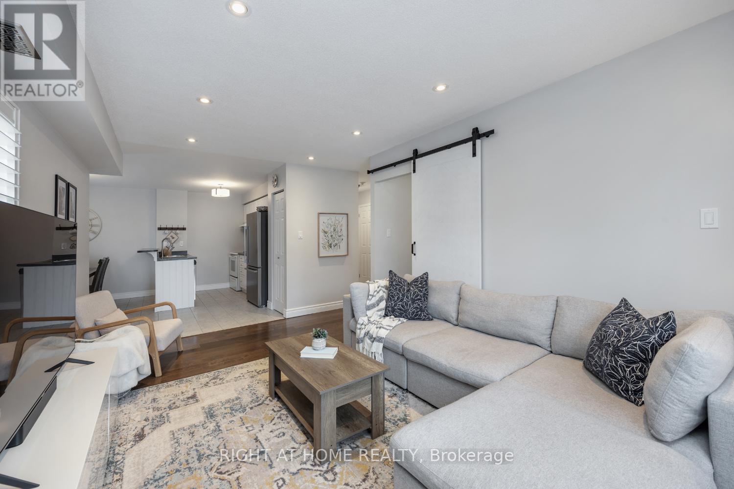 206 - 102 Aspen Springs Drive, Clarington, Ontario  L1C 5N6 - Photo 6 - E12423010