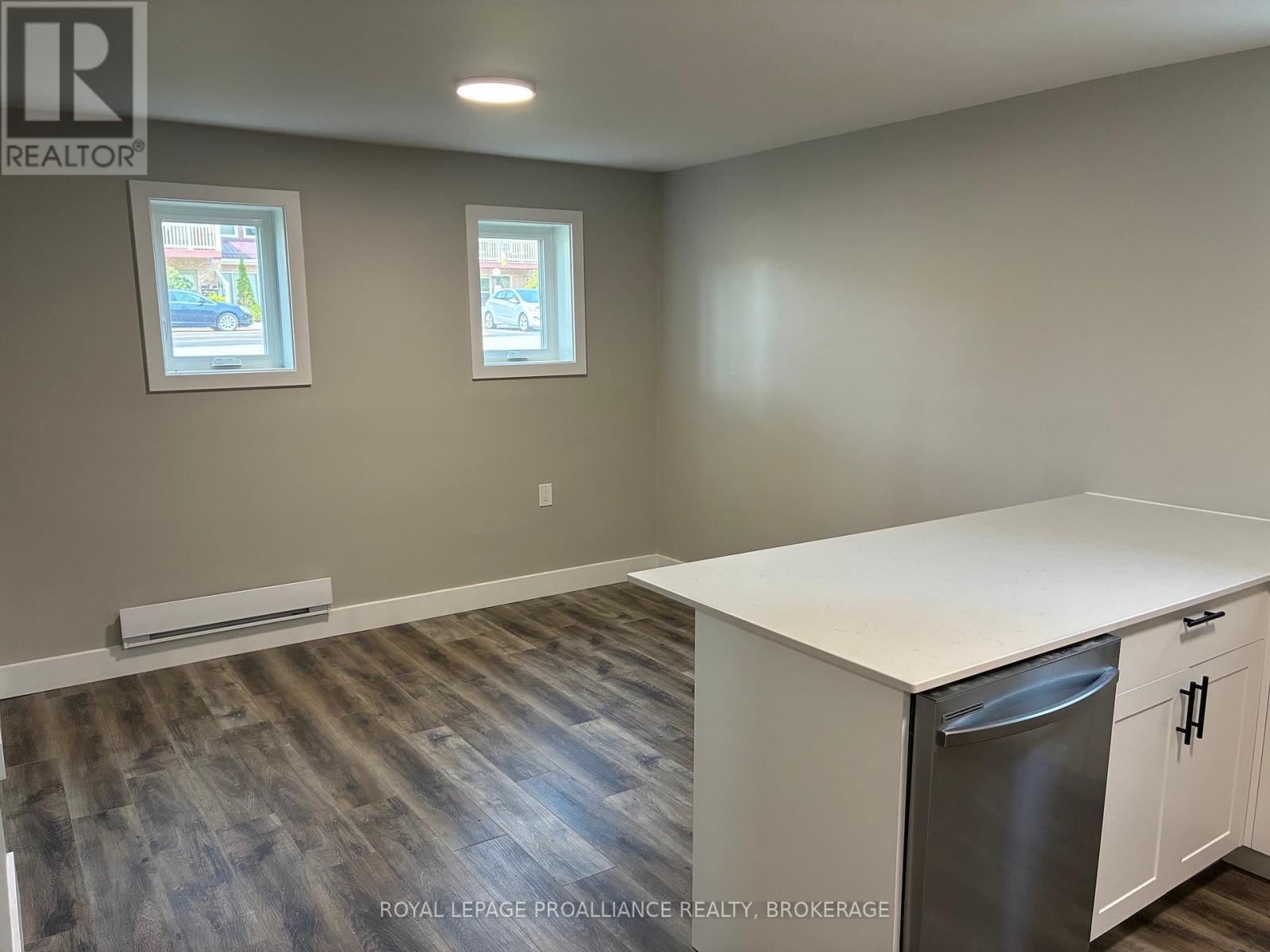 565 Emma Street, Gananoque, Ontario  K7G 2Y6 - Photo 10 - X12423079