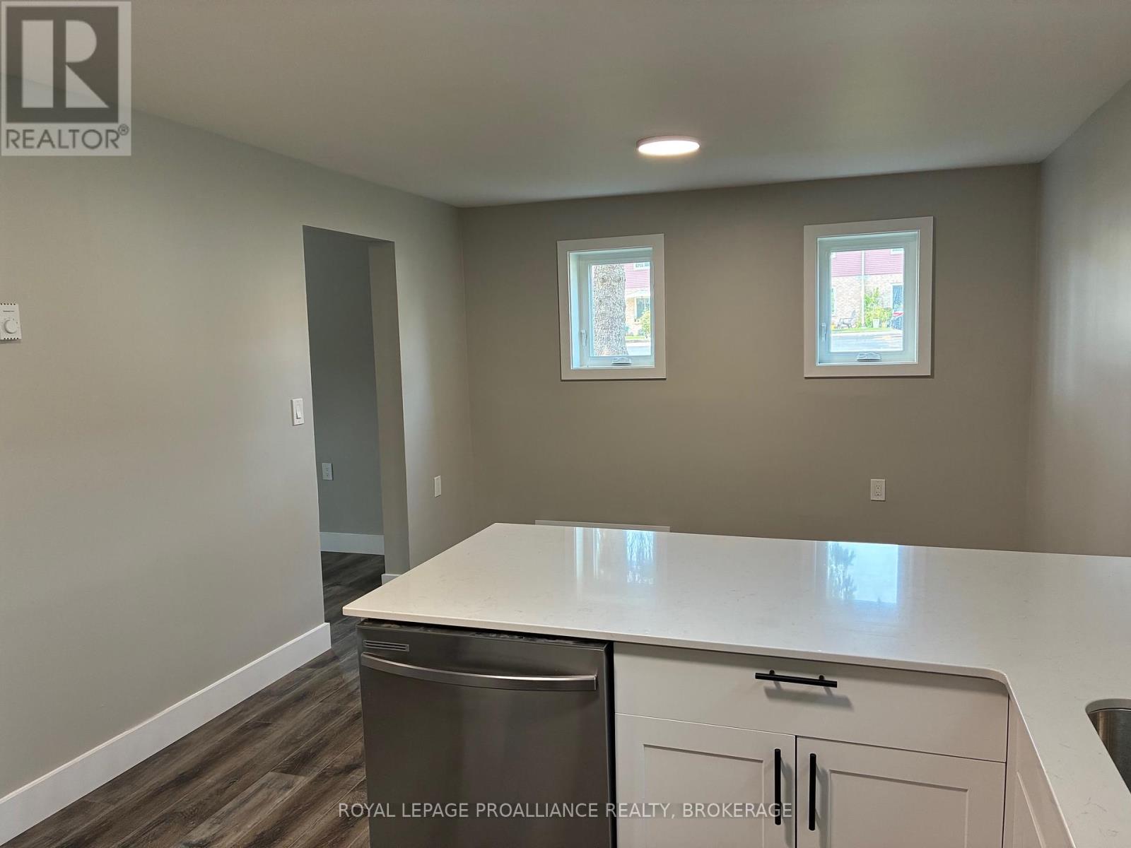 565 Emma Street, Gananoque, Ontario  K7G 2Y6 - Photo 11 - X12423079