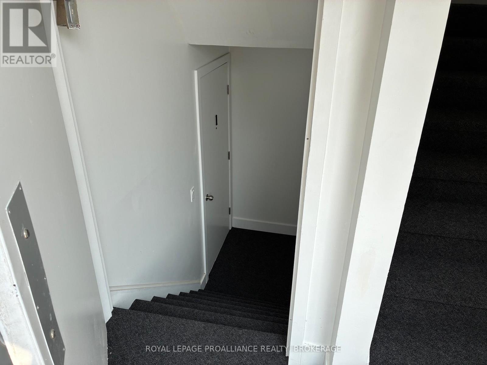 565 Emma Street, Gananoque, Ontario  K7G 2Y6 - Photo 2 - X12423079