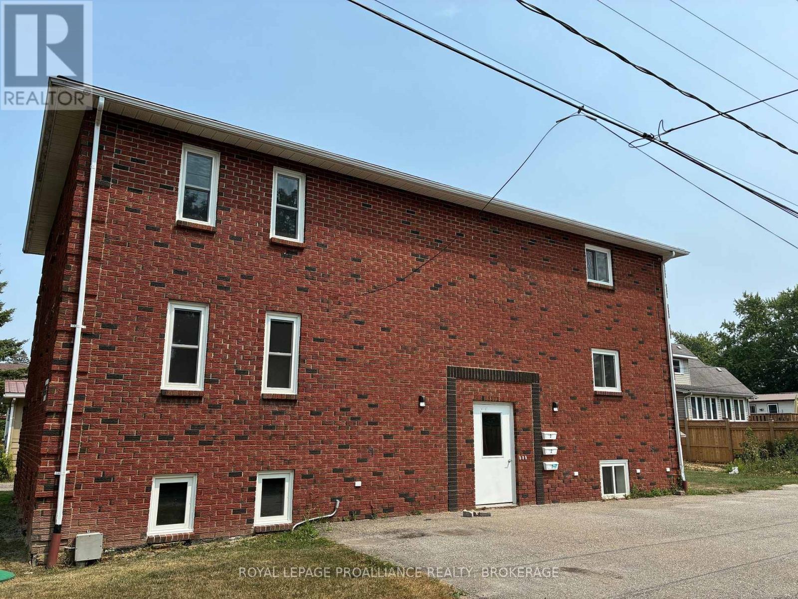 565 Emma Street, Gananoque, Ontario  K7G 2Y6 - Photo 32 - X12423079