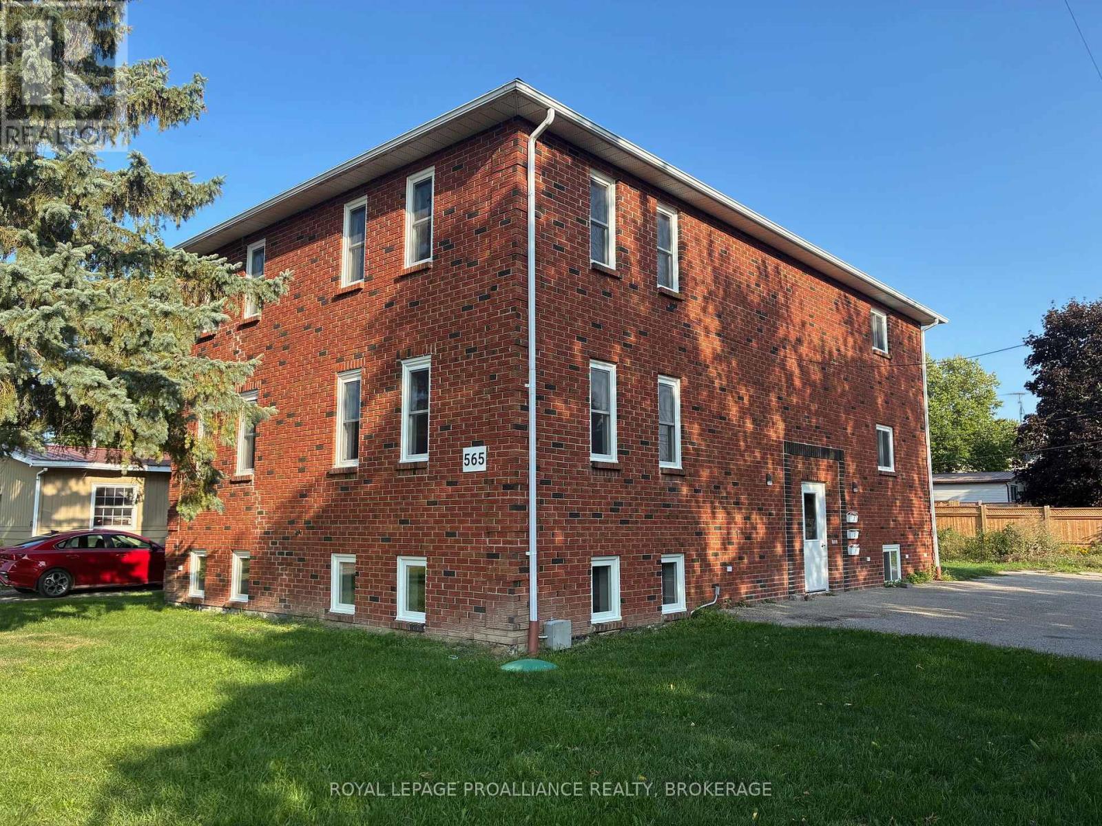 565 Emma Street, Gananoque, Ontario  K7G 2Y6 - Photo 36 - X12423079