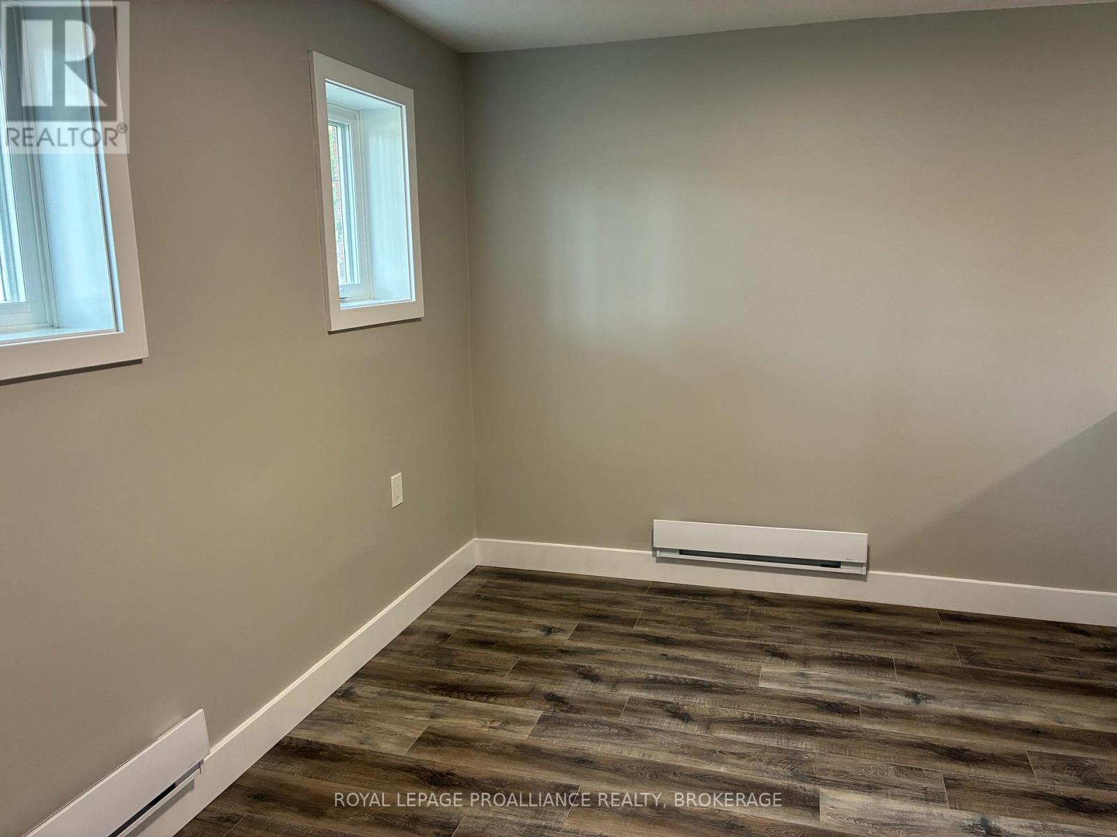 565 Emma Street, Gananoque, Ontario  K7G 2Y6 - Photo 5 - X12423079