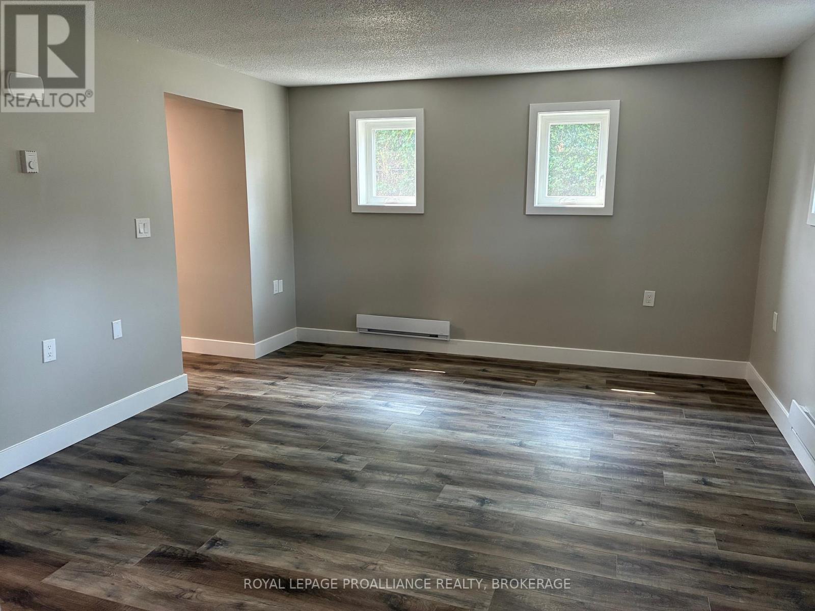 565 Emma Street, Gananoque, Ontario  K7G 2Y6 - Photo 8 - X12423079