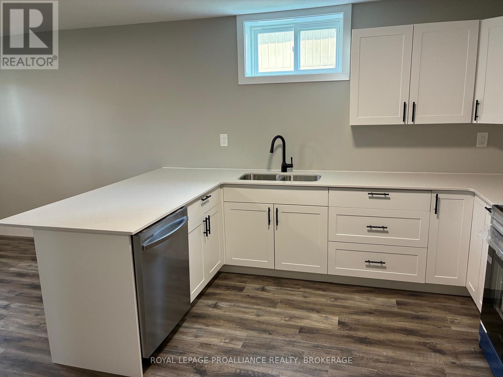 565 Emma Street, Gananoque, Ontario  K7G 2Y6 - Photo 9 - X12423079
