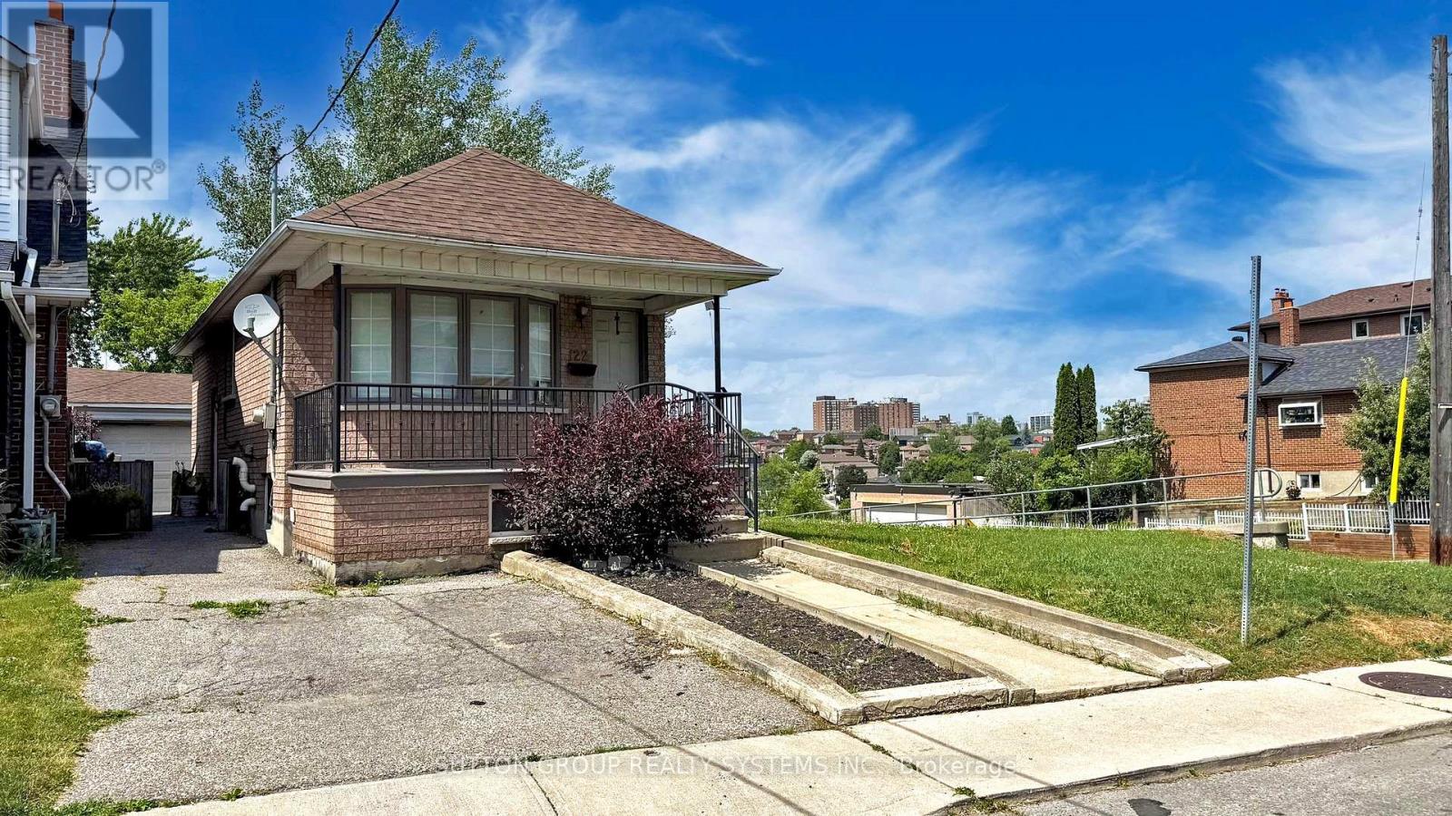 122 HATHERLEY ROAD, Toronto, Ontario