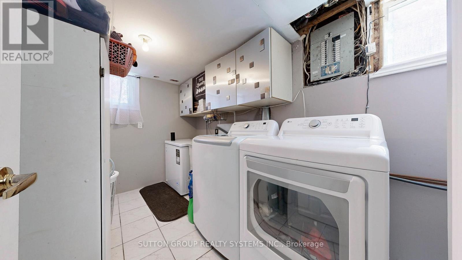 122 Hatherley Road, Toronto, Ontario  M6E 1W5 - Photo 11 - W12423020