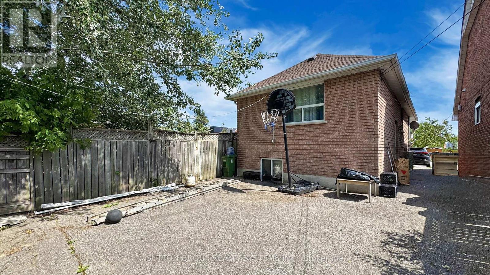 122 Hatherley Road, Toronto, Ontario  M6E 1W5 - Photo 18 - W12423020