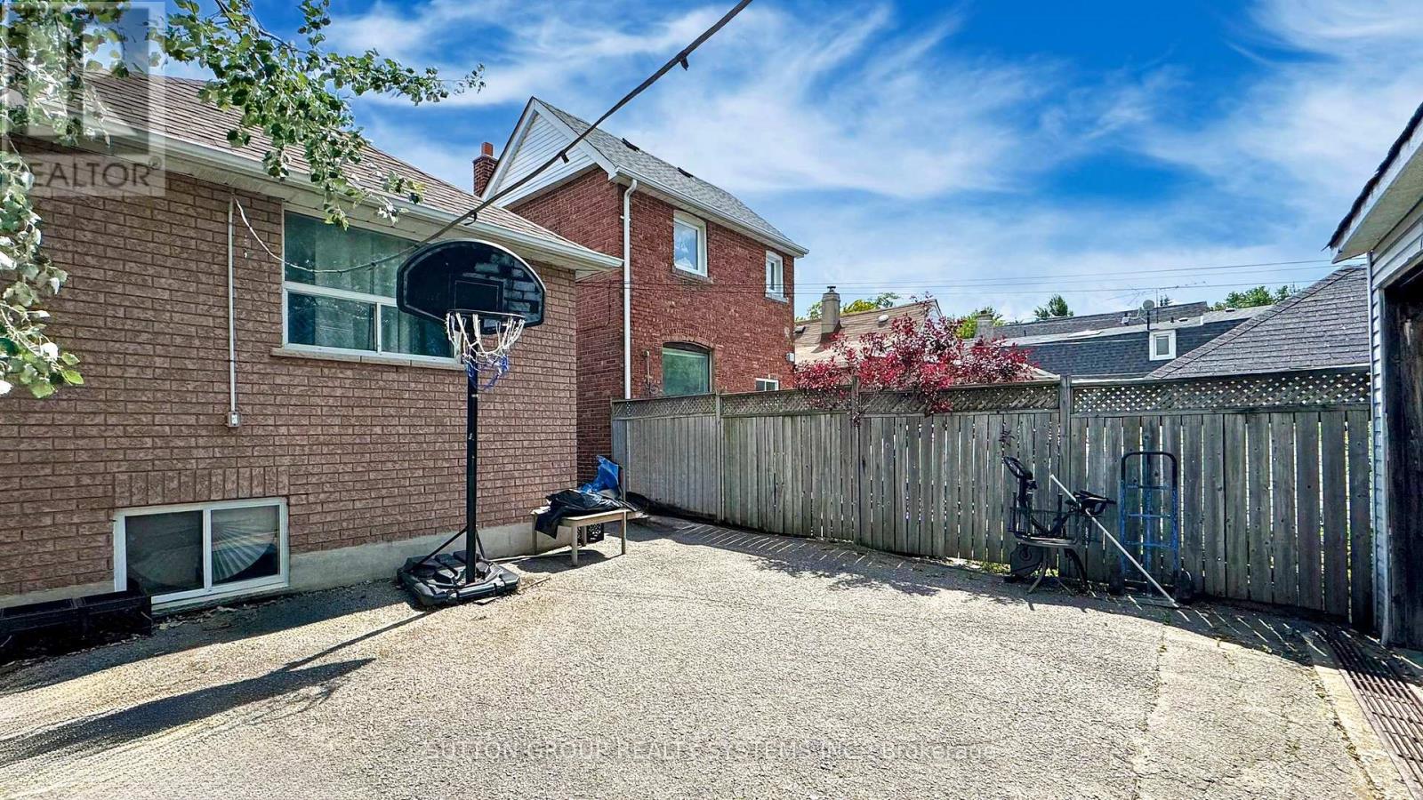 122 Hatherley Road, Toronto, Ontario  M6E 1W5 - Photo 19 - W12423020